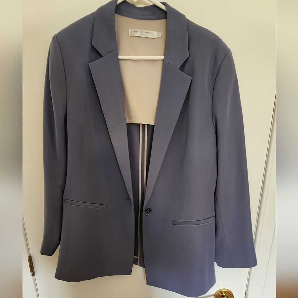 Pant-suit with blouse